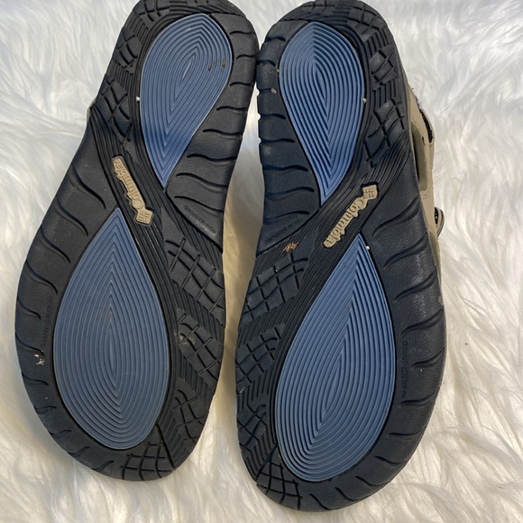 ￼ Columbia, hiking sandals, size 8 - Picture 5 of 7